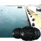 層になる港のドッキングのフェンダーの横浜空気のゴム製タイプ複数の