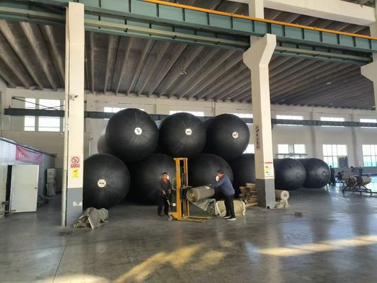 船舶と岸辺施設のためのカスタマイズ可能なゴム用気圧式海上フェンダー