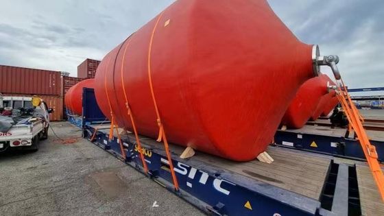 ボート に 用い られる 泡 で 満たさ れ た フンダー