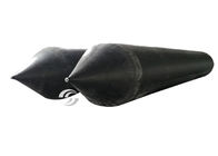 黒い海洋のエアー バッグ2.0*20mの膨脹可能なゴム製気球を進水させる船