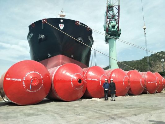 強化ポリウレタンで覆われた高エネルギー吸収性フームフェンダー