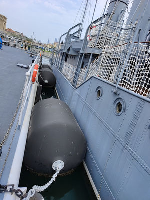 艦対艦の停泊のための浮遊泡が充填されたフェンダー